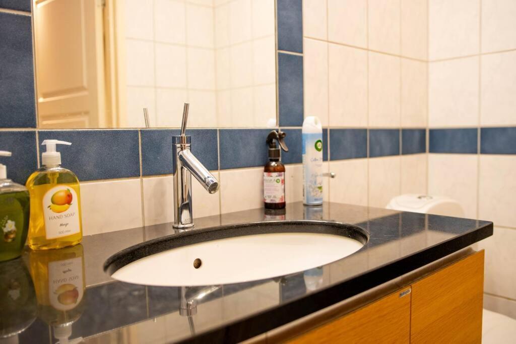 Historical Malt Factory Apartment, 6 Bedrooms, Sleeps 12 , Hot Tub Хельсингборг Экстерьер фото